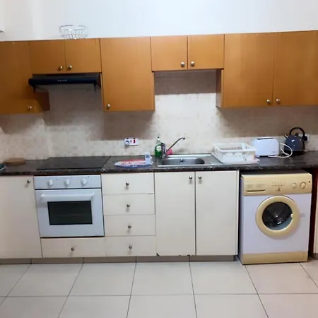 Larnaca Beach Apartment * Larnaca