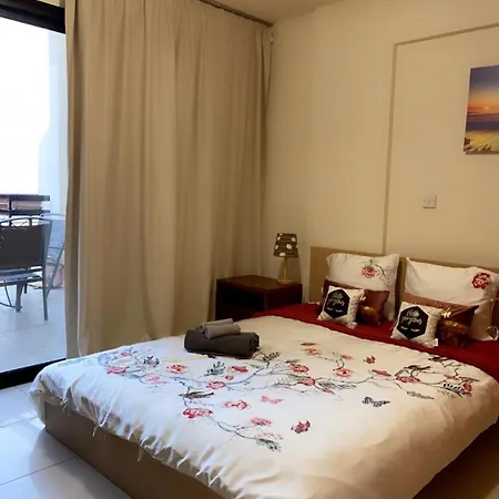 Larnaca Beach Apartment * لارنكا