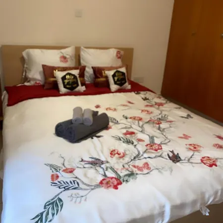 Larnaca Beach Apartment شقة