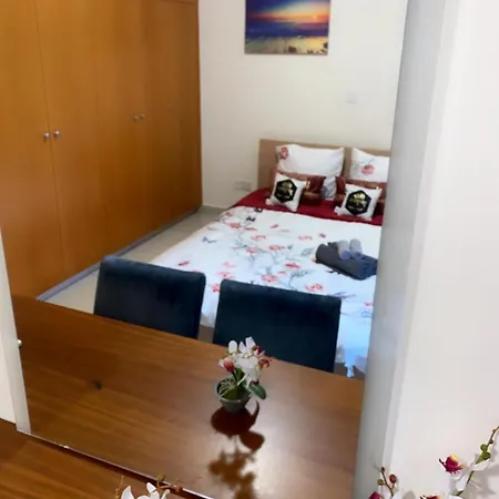 Larnaca Beach Apartment * لارنكا