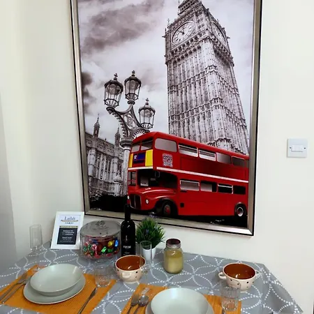 Larnaca Beach Apartment * Λάρνακα