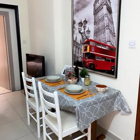 Larnaca Beach Apartment شقة