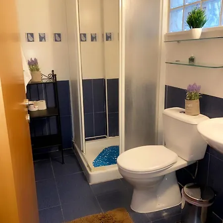 شقة Larnaca Beach Apartment *