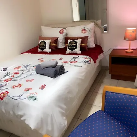 דירה Larnaca Beach Apartment *