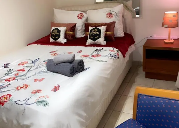 דירה Larnaca Beach Apartment *